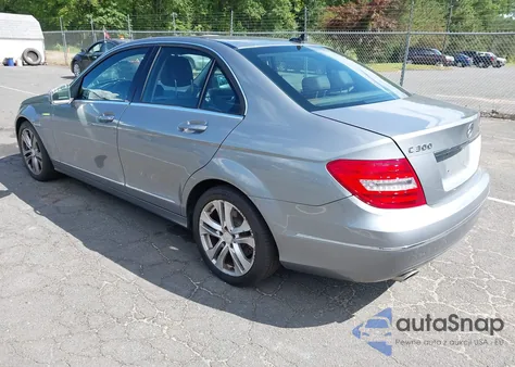 2013 Mercedes-Benz C 300 Luxury 4Matic from USA, damaged, VIN WDDGF8AB3DA833776